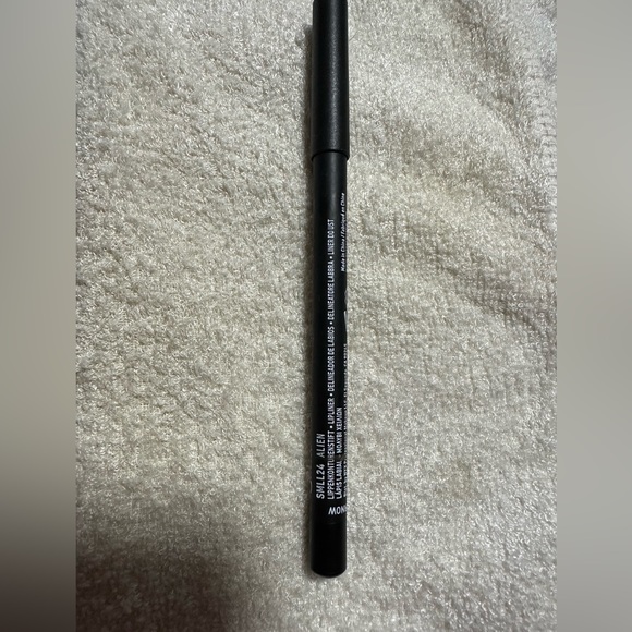 NYX SUEDE MATTE LIP LINER - 5 for $25 for items marked with ⭐️ - Picture 2 of 4